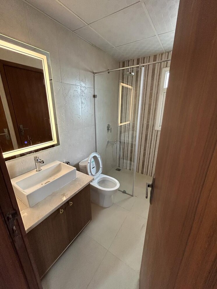Bathroom, central-park-flower-valley-aqua-front-towers 3 Bedroom 1789 Sq.Ft. Apartment In Sohna Sector 33 Gurgaon 8669916