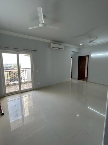 Room in 3 BHK Apartment at Central Park Flower Valley Aqua Front Towers, Sohna Sector 33 – for Rent