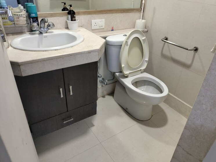 Bathroom, hiranandani-estate-amanda 3 Bedroom 1300 Sq.Ft. Apartment In Ghodbunder Road Thane 8669950