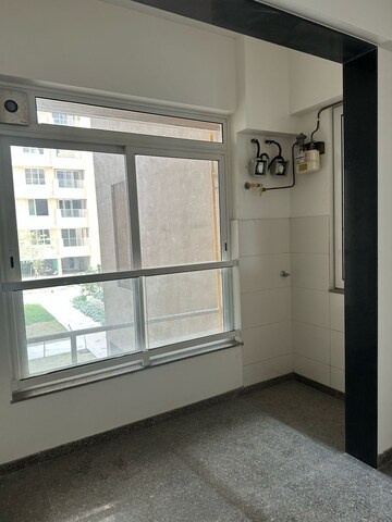 Room in 2 BHK Apartment at Kalpataru Radiance, Goregaon West – for Sale