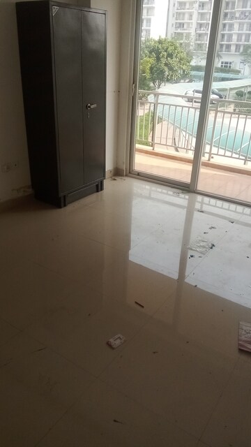 Room in 2 BHK Apartment at Parker White Lily, Sector 8 – for Rent