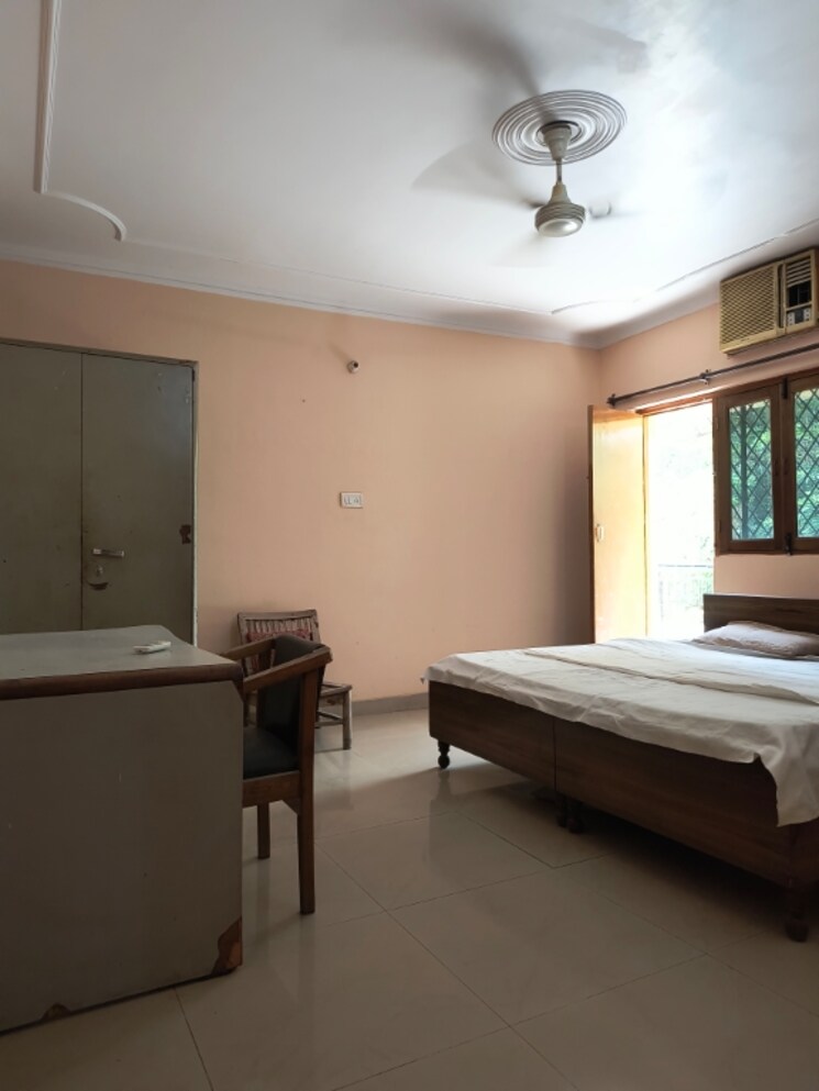 Bedroom, sarita vihar 3 Bedroom 1600 Sq.Ft. Apartment In Sarita Vihar Delhi 8669991