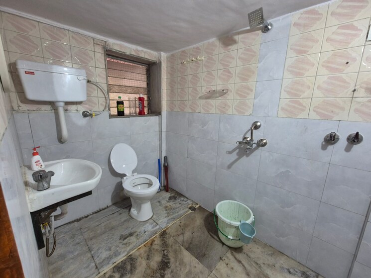 Bathroom, vashi sector 30a Pg For Boys & Girls In Vashi Sector 30a 8669949