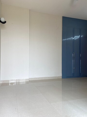 Room in 3 BHK Apartment at Tata Eureka Park, Sector 150 – for Rent