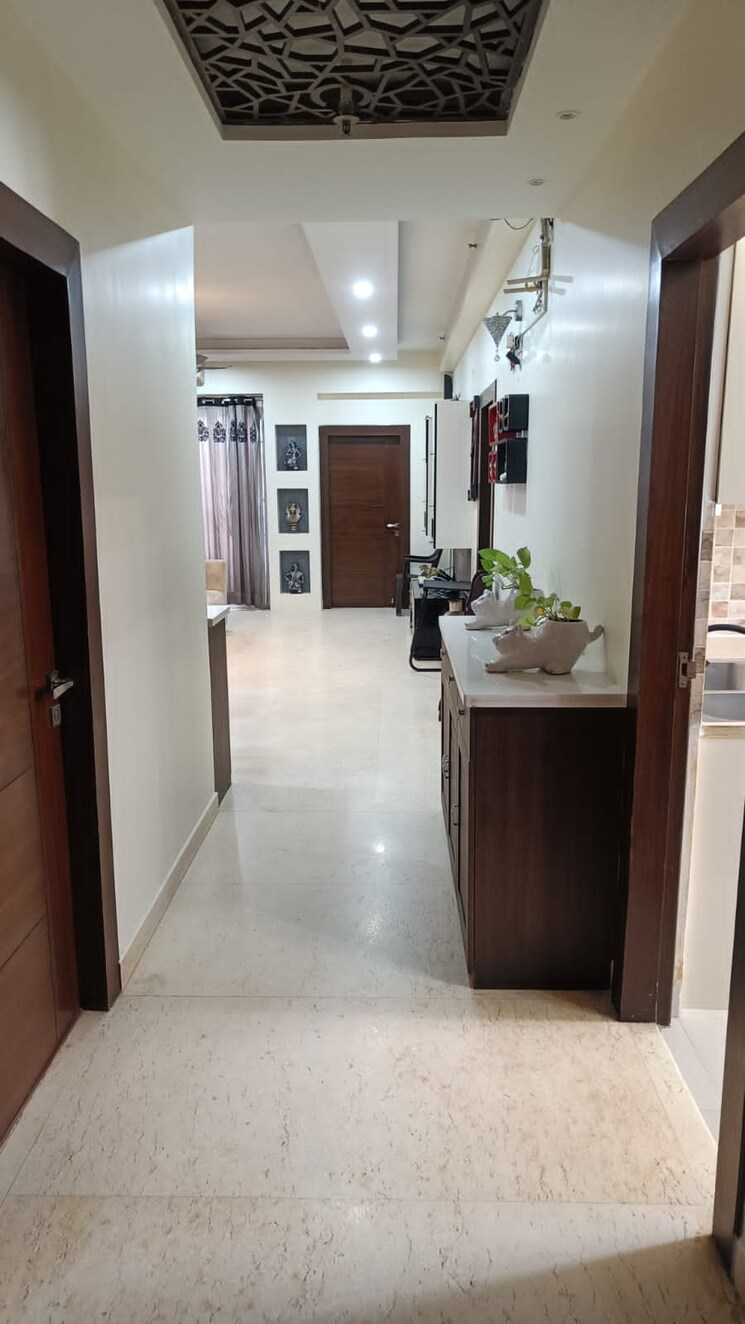 Room, emaar-the-palm-drive-palm-studios 3.5 Bedroom 2000 Sq.Ft. Apartment In Sector 66 Gurgaon 8669990