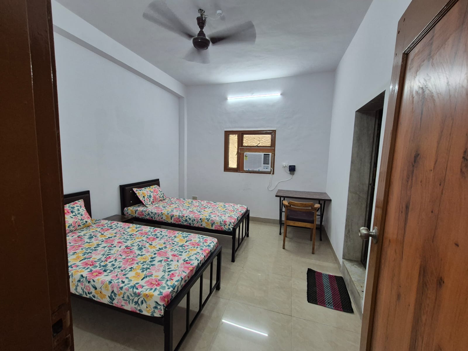 Pg For Rent in Gharapna 