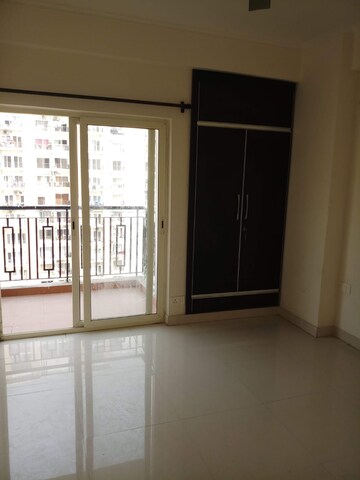 Room in 3 BHK Apartment at Maxblis White House, Sector 75 – for Rent