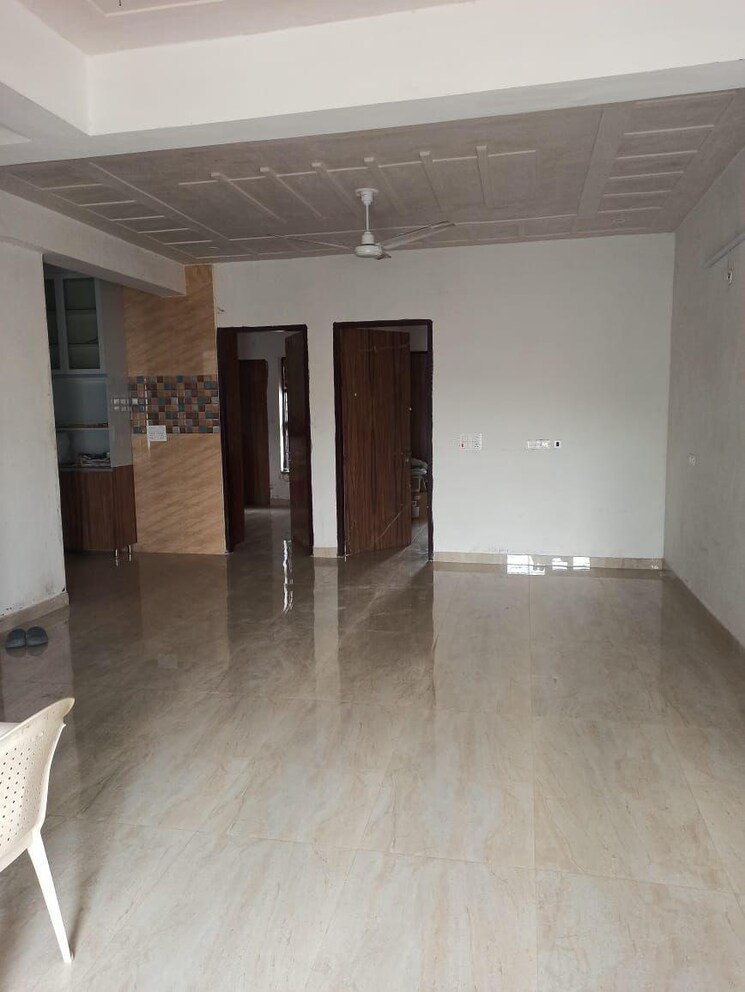 Room, sector 52 2 Bedroom 180 Sq.Yd. Builder Floor In Sector 52 Gurgaon 8670056