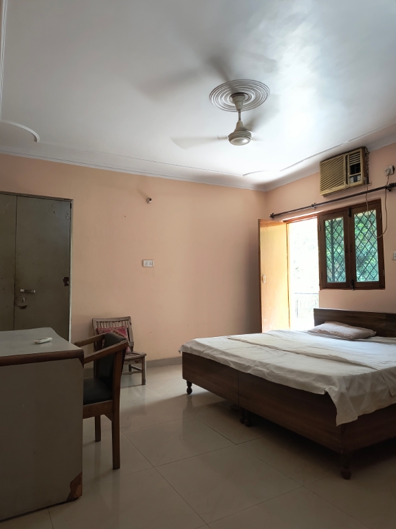 1 Rk+ Extra Room Apartment For Rent in Sarita Vihar Pocket H Rwa