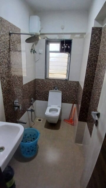 Attached Bathroom in 2.5 BHK Apartment at Andheri West – for Rent