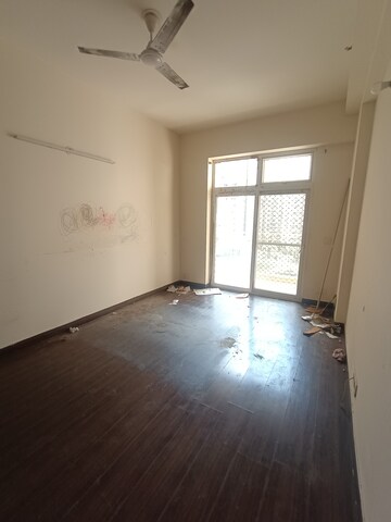 Room in 2 BHK Apartment at Mahagun Mywoods, Sector 16c Greater Noida – for Rent