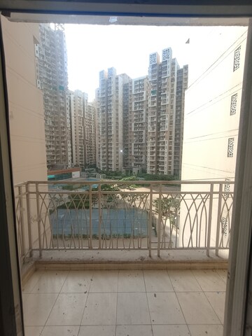 2 BHK Apartment For Rent in Mahagun Mywoods, Sector 16c Greater Noida