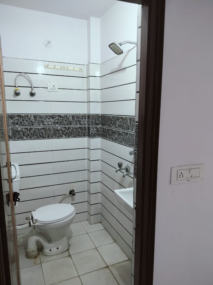 undefined, glaxo-apartments 3 Bedroom 1500 Sq.Ft. Apartment In Mayur Vihar 1 Delhi 8670112