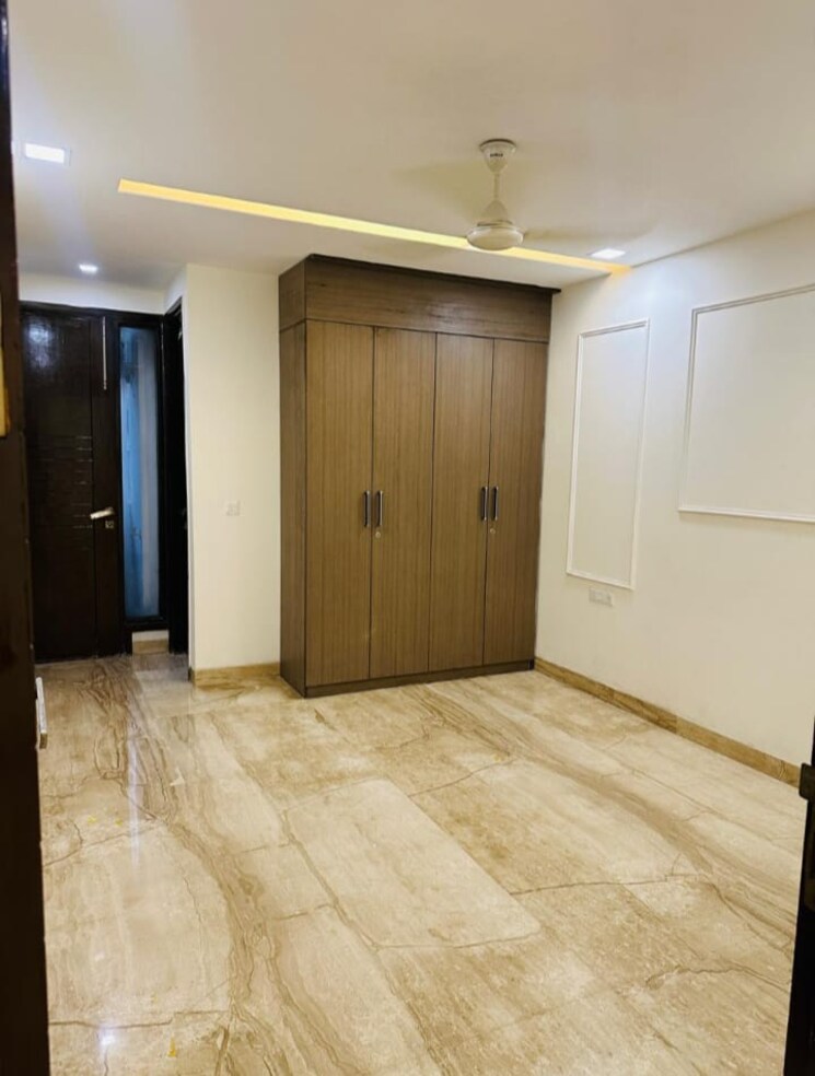Room, south extension i 3 Bedroom 200 Sq.Yd. Apartment In South Extension I Delhi 8670142