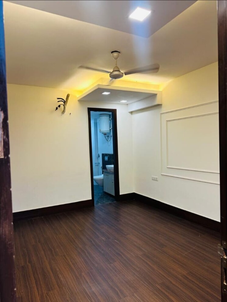 Room, south extension i 3 Bedroom 200 Sq.Yd. Apartment In South Extension I Delhi 8670142