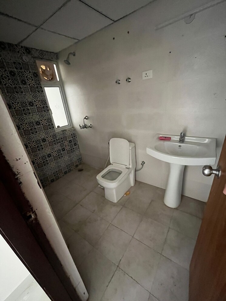 Bathroom, vvip-mangal 4 Bedroom 2560 Sq.Ft. Apartment In Raj Nagar Extension Ghaziabad 8670167