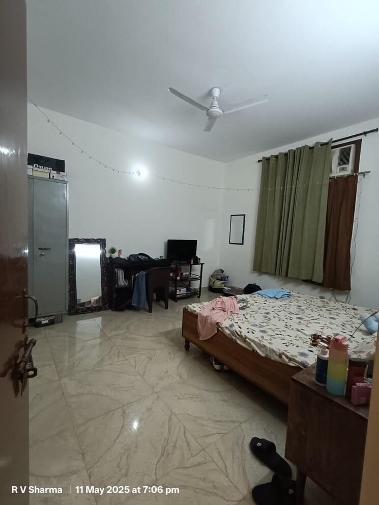 Bedroom, sector 23 2 Bedroom 180 Sq.Yd. Builder Floor In Sector 23 Gurgaon 8670243