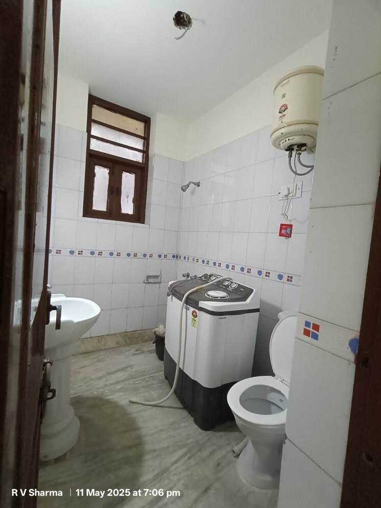 Bathroom, sector 23 2 Bedroom 180 Sq.Yd. Builder Floor In Sector 23 Gurgaon 8670243