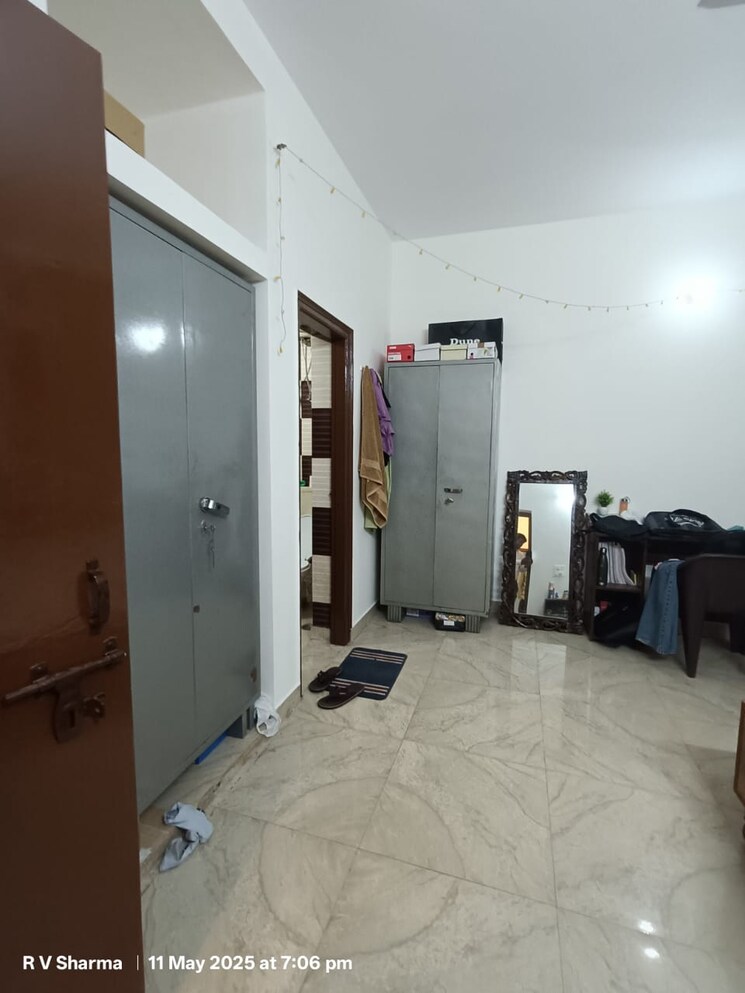 Room, sector 23 2 Bedroom 180 Sq.Yd. Builder Floor In Sector 23 Gurgaon 8670243