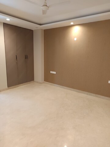 Room in 3 BHK Apartment at South Extension – for Sale