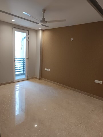 Room in 3 BHK Apartment at South Extension – for Sale