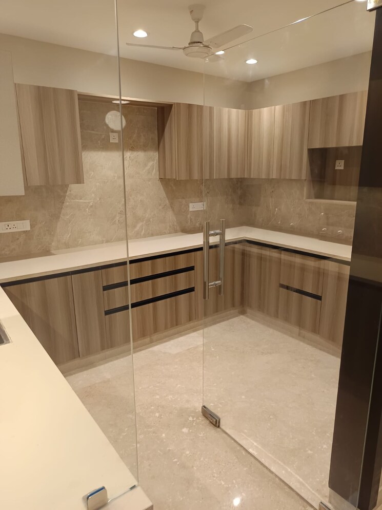 Kitchen, south extension 3 Bedroom 200 Sq.Yd. Apartment In South Extension Delhi 8670214