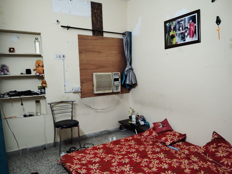 Room, sector 21 Pg For Girls In Sector 21 8670325