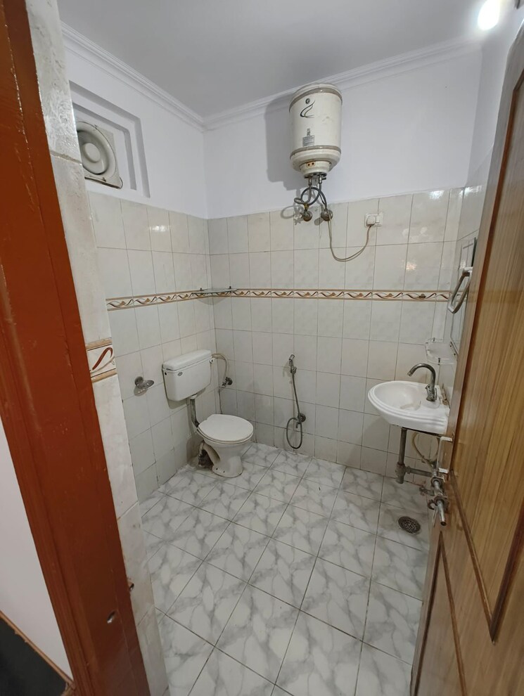 Bathroom, gomti nagar 2 Bedroom 800 Sq.Ft. Independent House In Gomti Nagar Lucknow 8670268