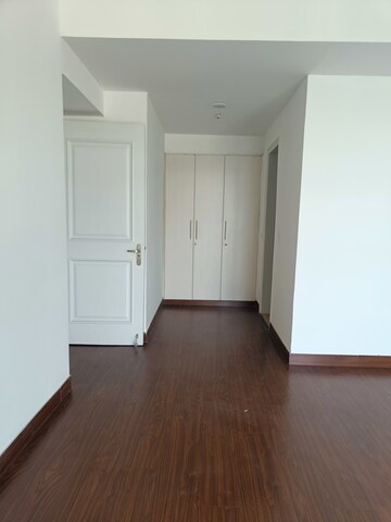 Room in 3 BHK Apartment at Jaypee Pavilion Heights III, Sector 128 – for Rent