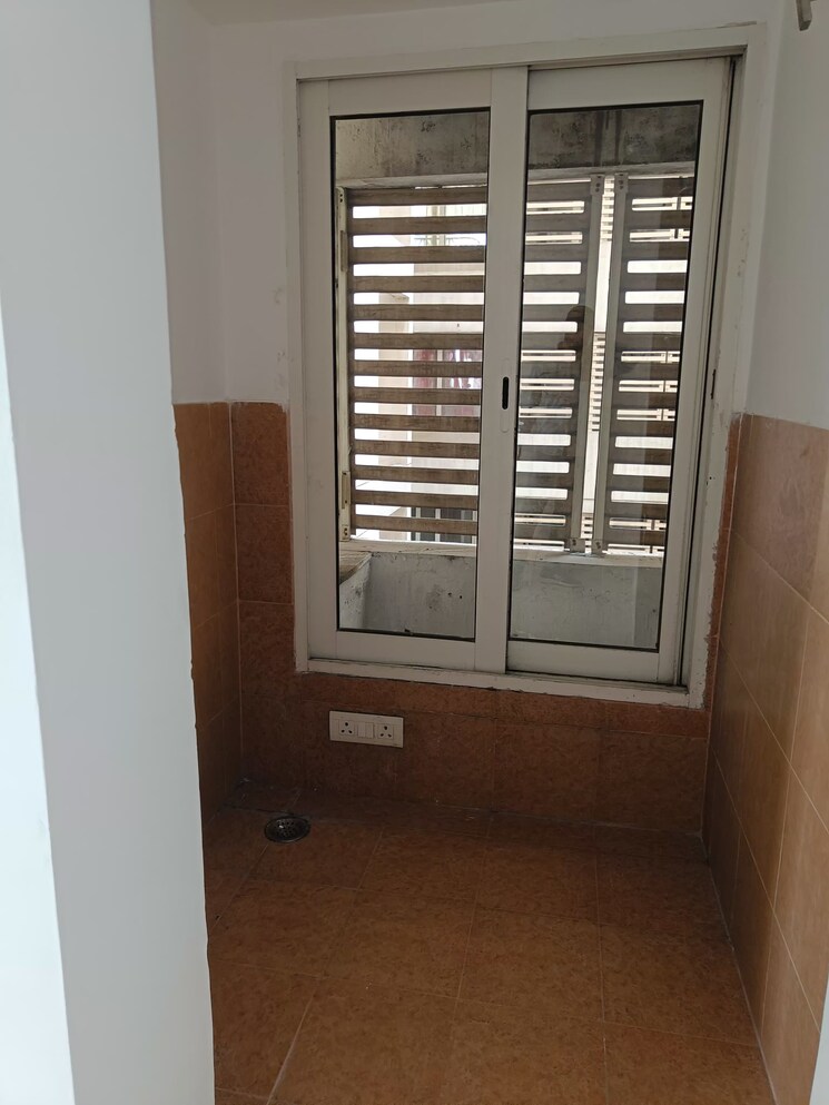 Bathroom, jaypee-pavilion-heights-iii 3 Bedroom 1956 Sq.Ft. Apartment In Sector 128 Noida 8670274