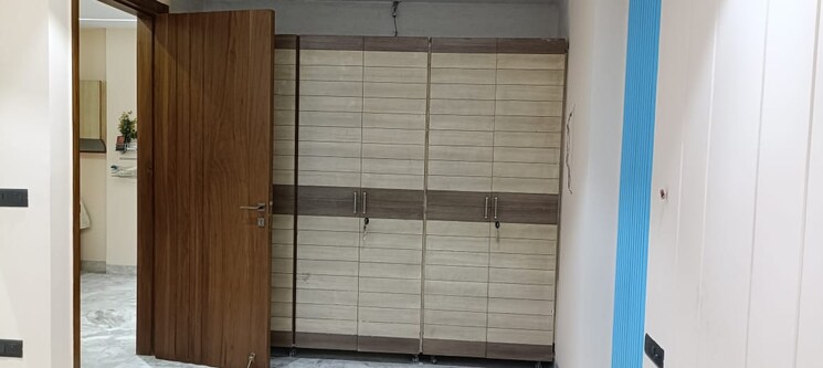 Other, south extension i 3 Bedroom 200 Sq.Yd. Apartment In South Extension I Delhi 8670259