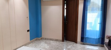 Room in 3 BHK Apartment at South Extension I – for Rent