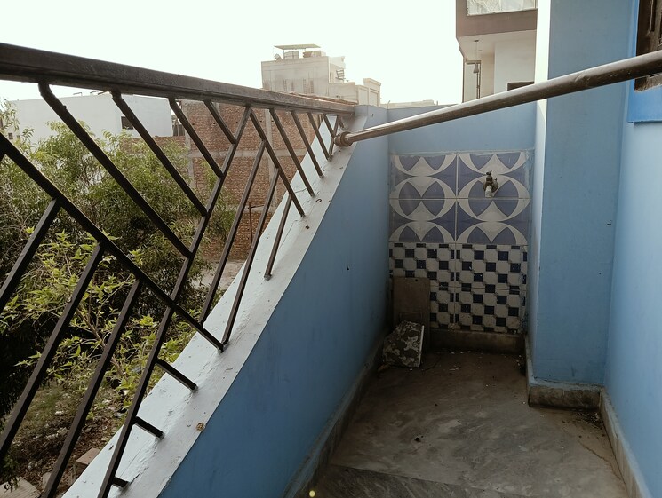 Balcony, landcraft-golflinks-plaza 3 Bedroom 120 Sq.Yd. Builder Floor In Pandav Nagar Ghaziabad 8670287