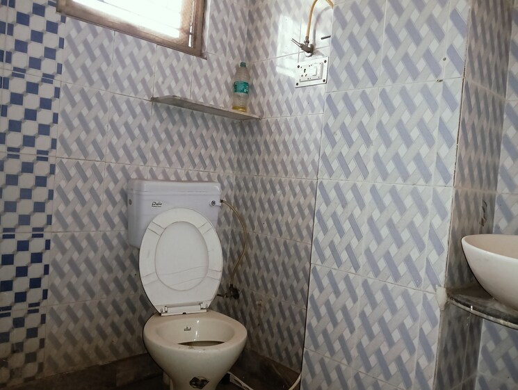 Bathroom, landcraft-golflinks-plaza 3 Bedroom 120 Sq.Yd. Builder Floor In Pandav Nagar Ghaziabad 8670287