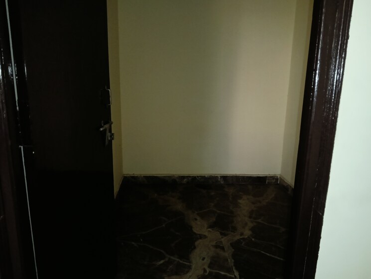 Room, landcraft-golflinks-plaza 3 Bedroom 120 Sq.Yd. Builder Floor In Pandav Nagar Ghaziabad 8670287