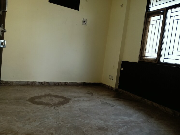 Room, landcraft-golflinks-plaza 3 Bedroom 120 Sq.Yd. Builder Floor In Pandav Nagar Ghaziabad 8670287