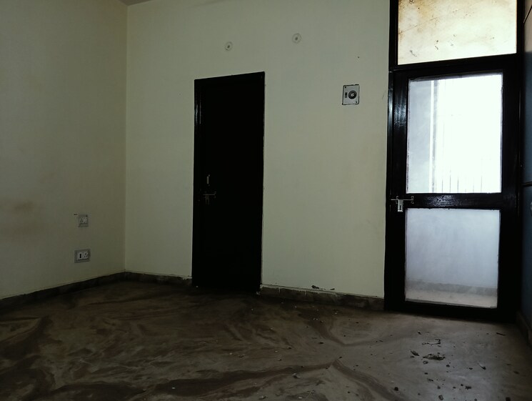 Room, landcraft-golflinks-plaza 3 Bedroom 120 Sq.Yd. Builder Floor In Pandav Nagar Ghaziabad 8670287