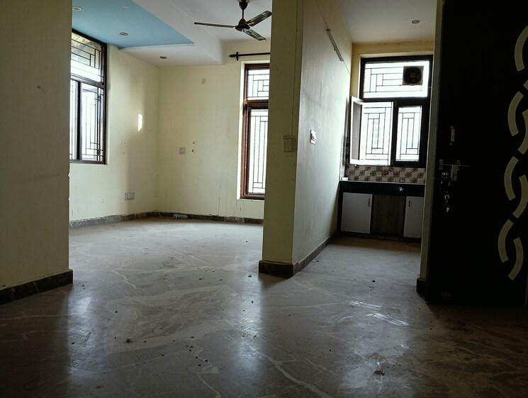 Room, landcraft-golflinks-plaza 3 Bedroom 120 Sq.Yd. Builder Floor In Pandav Nagar Ghaziabad 8670287