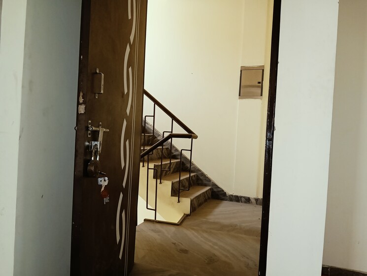 undefined, landcraft-golflinks-plaza 3 Bedroom 120 Sq.Yd. Builder Floor In Pandav Nagar Ghaziabad 8670287