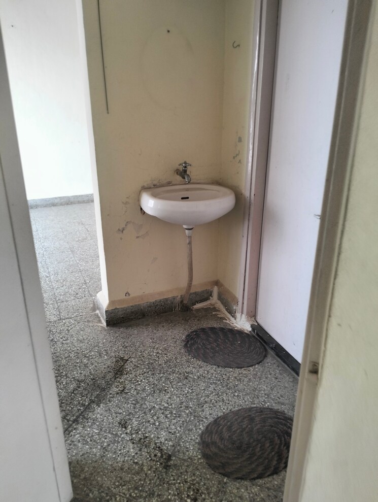 Bathroom, kumar-anusuya-enclave 1 Bedroom 600 Sq.Ft. Apartment In Wanwadi Pune 8670292