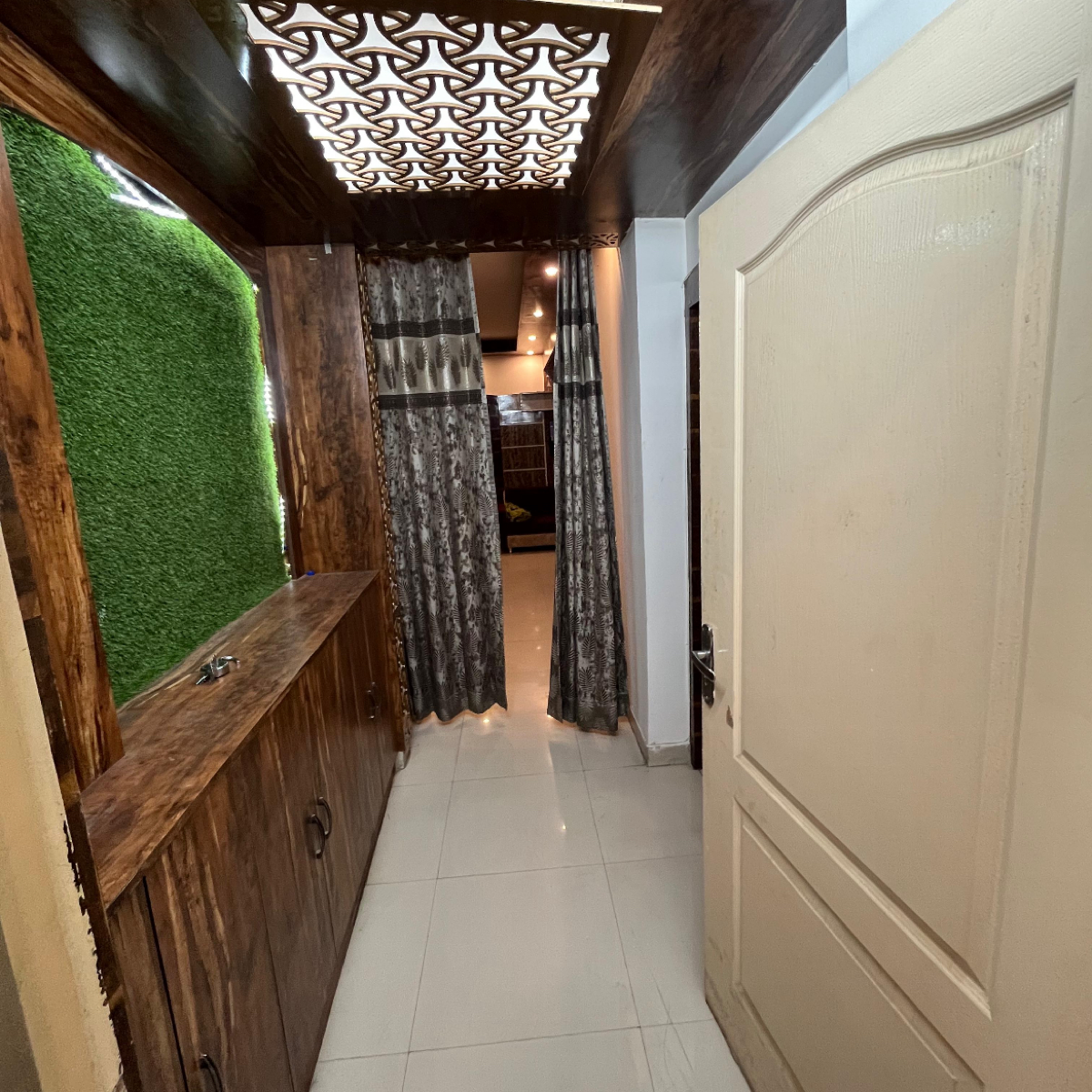 3 BHK + Servant Room Apartment For Sale in VVIP Addresses