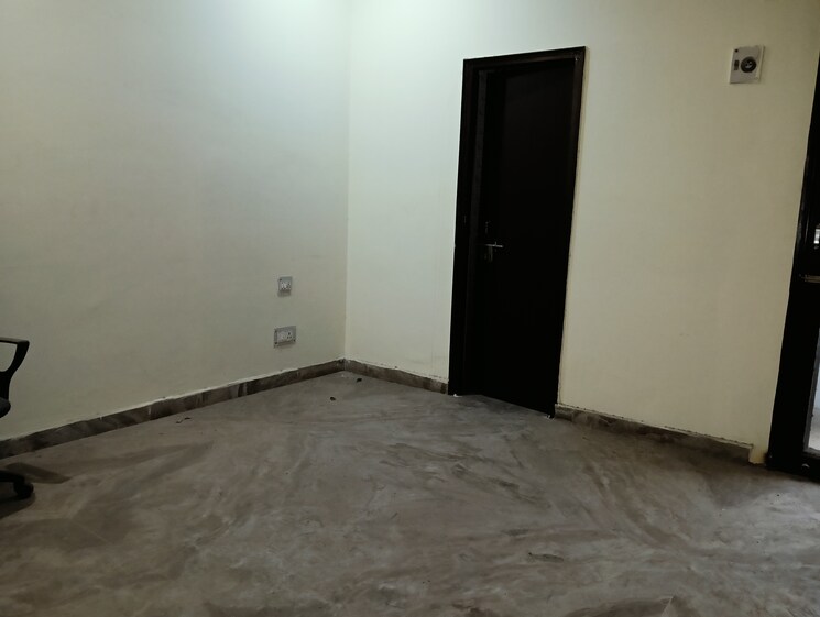 Room, landcraft-golflinks-plaza 3 Bedroom 120 Sq.Yd. Builder Floor In Pandav Nagar Ghaziabad 8670308