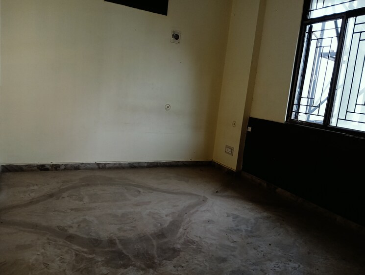 Room, landcraft-golflinks-plaza 3 Bedroom 120 Sq.Yd. Builder Floor In Pandav Nagar Ghaziabad 8670308