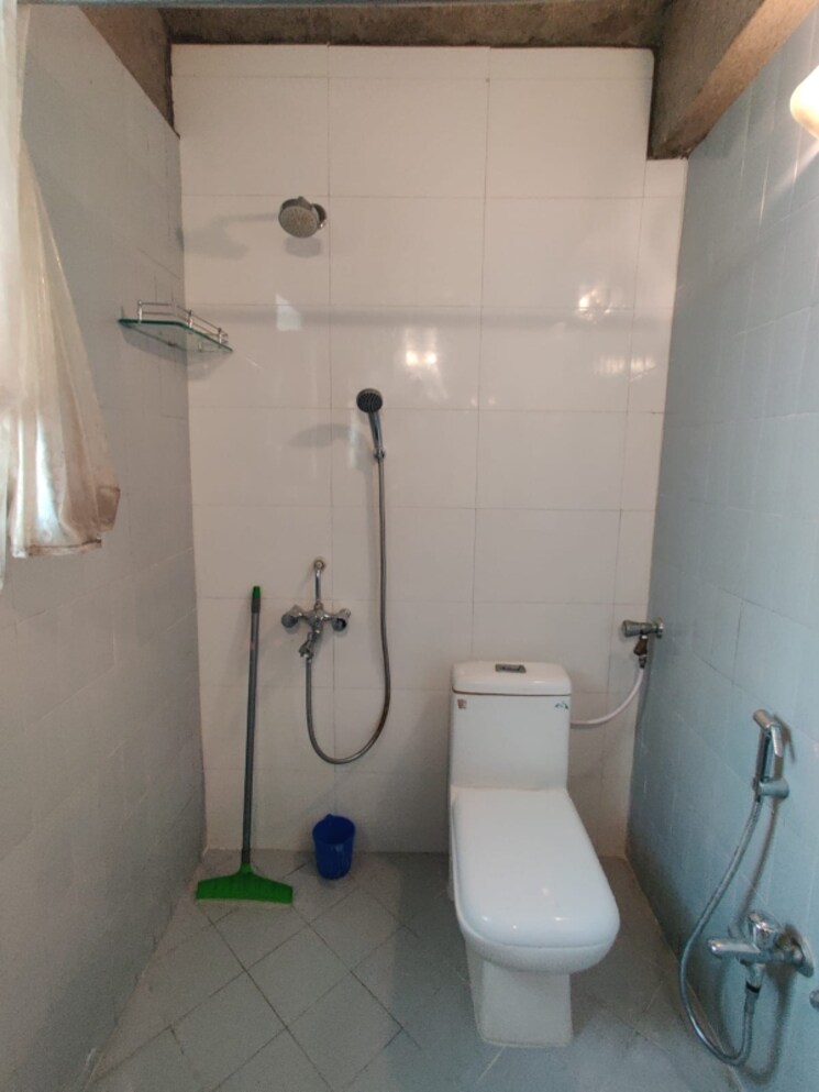 Bathroom, raj-niketan-malabar-hill 2 Bedroom 1000 Sq.Ft. Apartment In Malabar Hill Mumbai 8670313