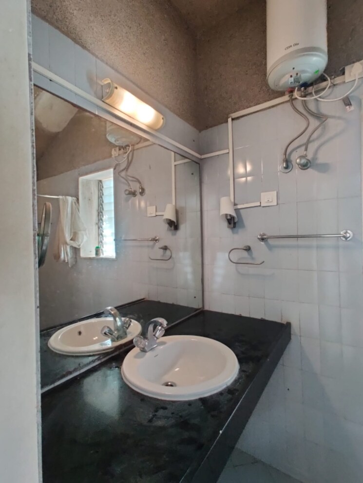 Bathroom, raj-niketan-malabar-hill 2 Bedroom 1000 Sq.Ft. Apartment In Malabar Hill Mumbai 8670313