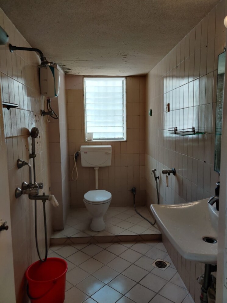 Bathroom, raj-niketan-malabar-hill 2 Bedroom 1000 Sq.Ft. Apartment In Malabar Hill Mumbai 8670313