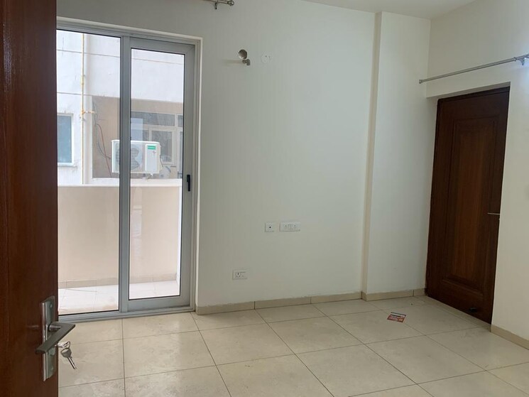 Room, international airport road 3 Bedroom 1350 Sq.Ft. Apartment In International Airport Road Zirakpur 8670337