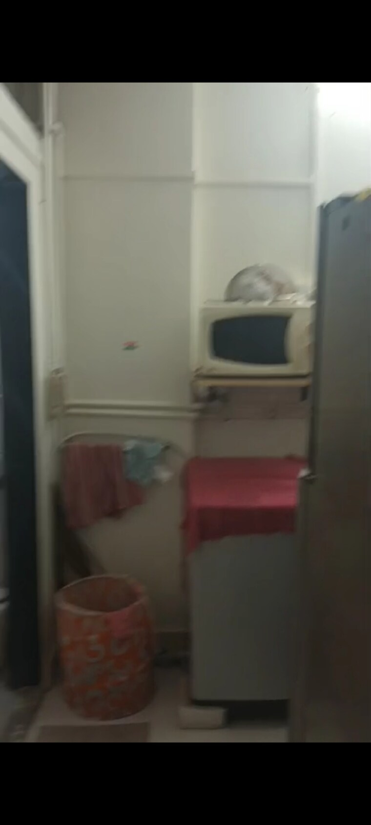 Bathroom, dadar west 1 RK 250 Sq.Ft. Apartment In Dadar West Mumbai 8670418