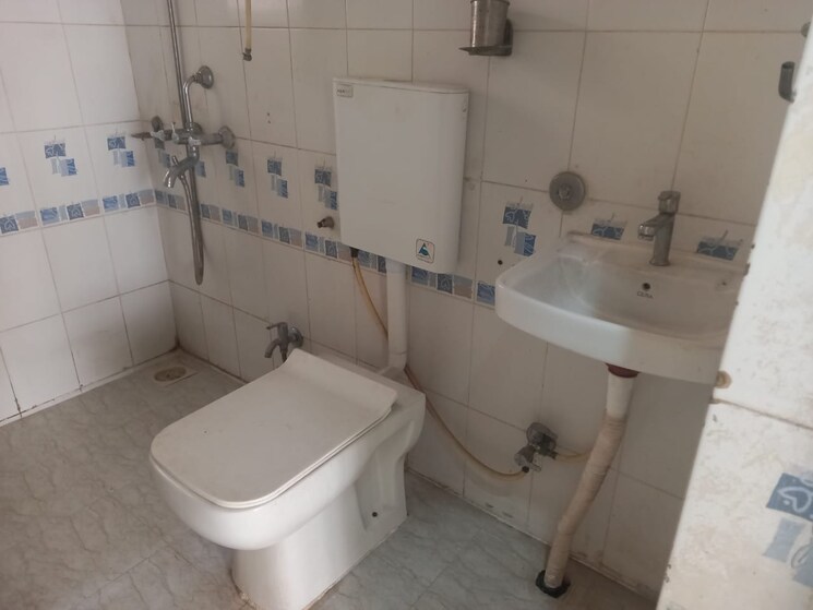 Bathroom, malkani-buena-vista 2 Bedroom 825 Sq.Ft. Apartment In Viman Nagar Pune 8670447