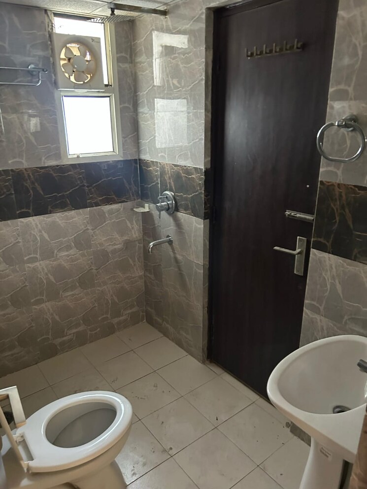 Bathroom, supertech-ecovillage-i 3 Bedroom 1906 Sq.Ft. Apartment In Sector 1 Greater Noida Greater Noida 8670494